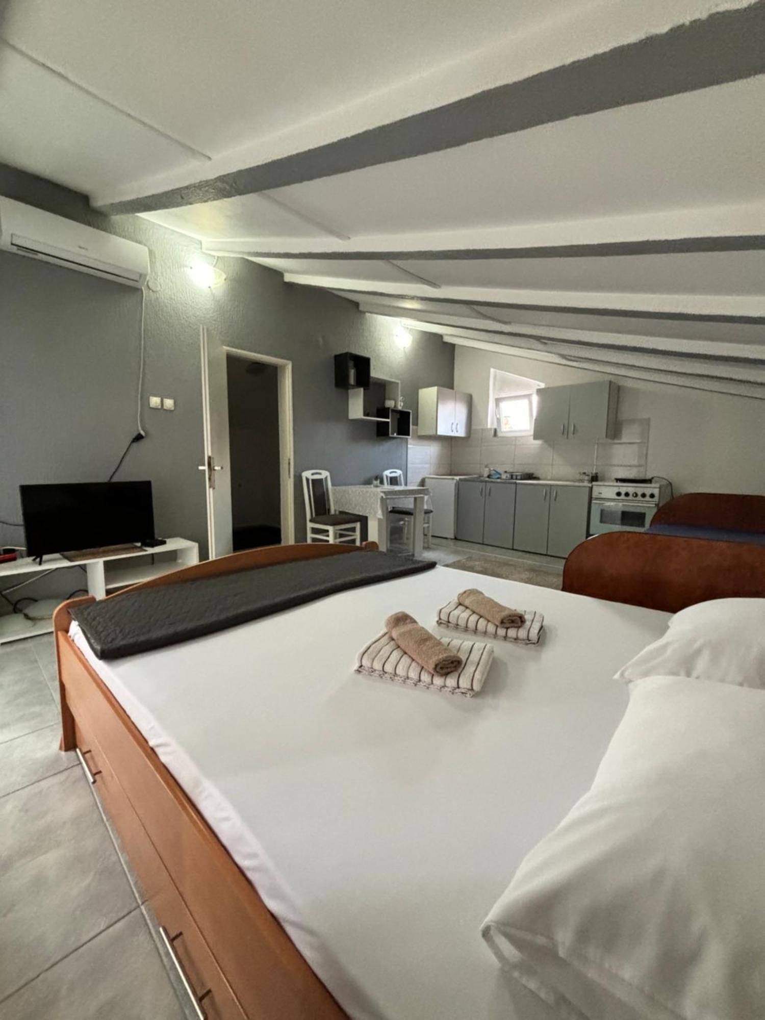 Apartman Sava Ni Buitenkant foto